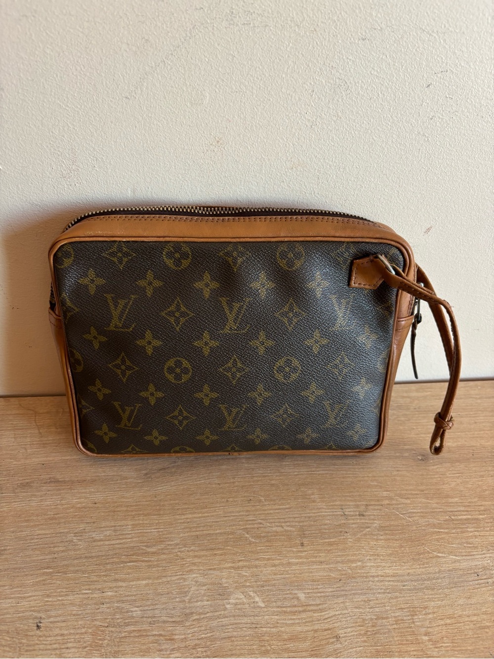 Authentic Louis Vuitton monogram clutch cosmetic case - Picture 5 of 9